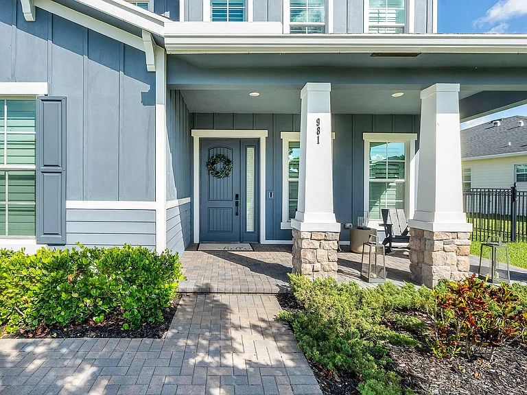 981 Castaway Ct — Photo 4