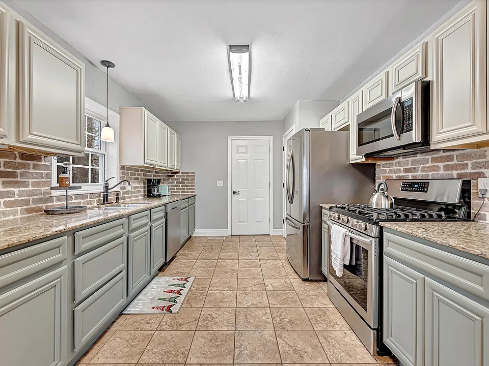 1406 Dogwood Dr