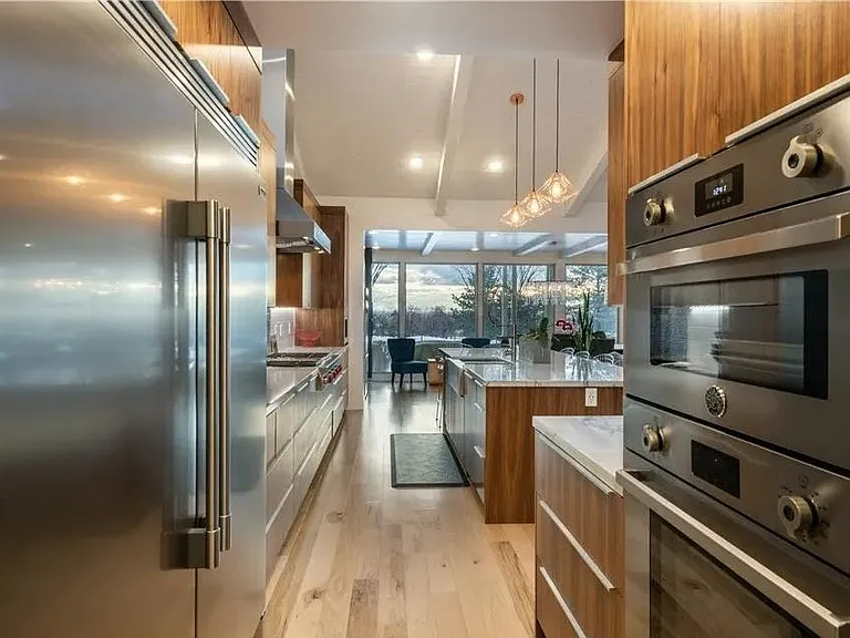 2660 E Parleys Way — Photo 3