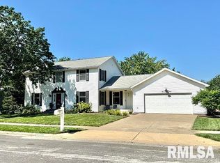 12613 N Cedar Bluff Dr, Dunlap, IL 61525