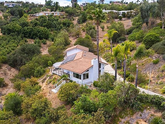 5th image of 2645 Daisy Ln