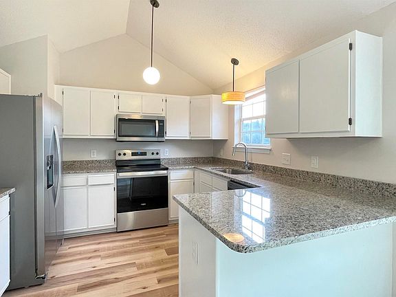 4th image of 409 Coops Ct
