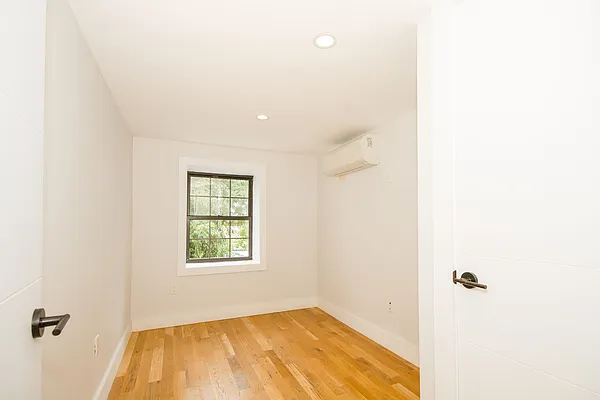 Rented by Nooklyn NYC LLC | media 37