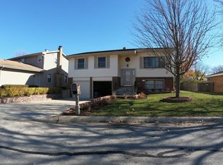 911 Kalamazoo Ct, Carol Stream, IL 60188