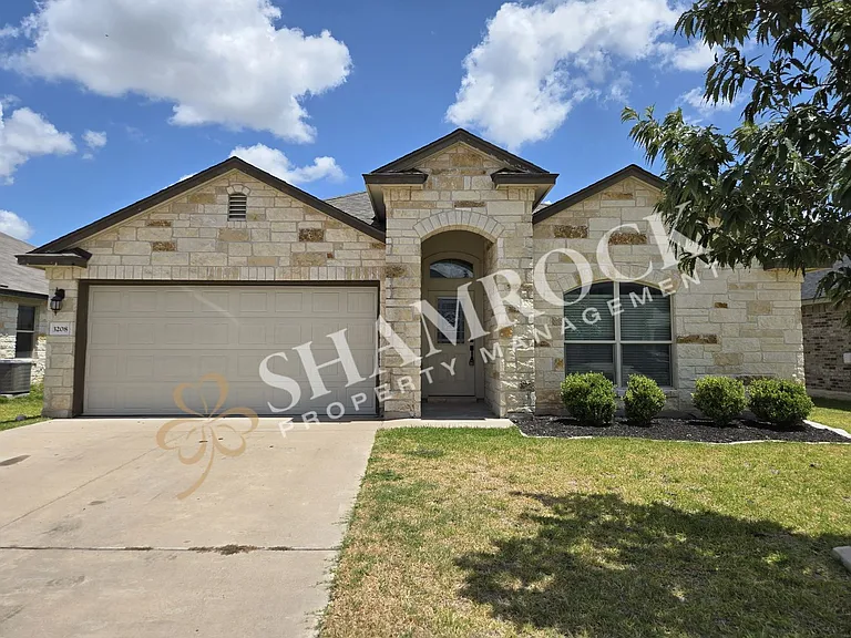 3208 Jackal Dr — Photo 1