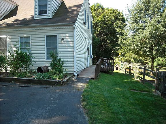 Handicap entrance to InLaw