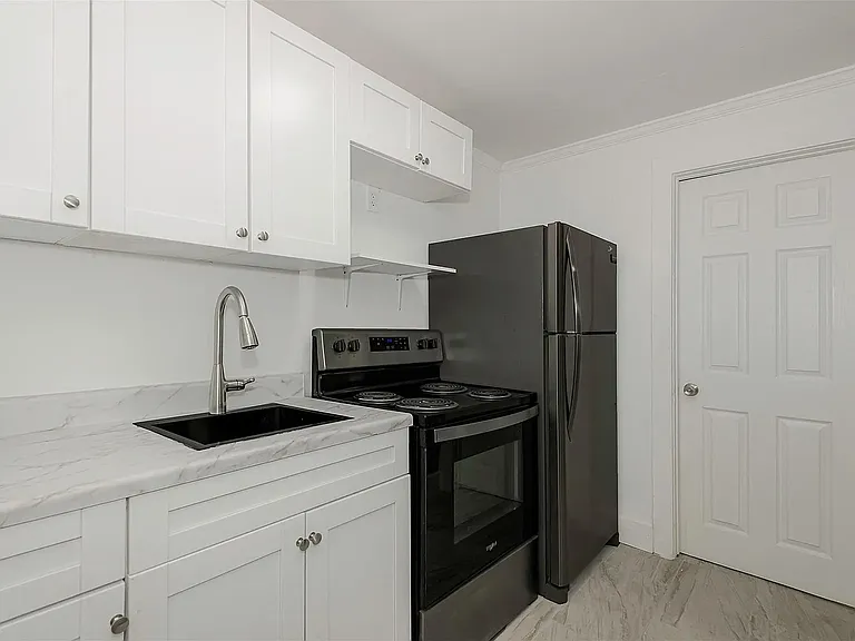224 SW 15th St #3 — Photo 9