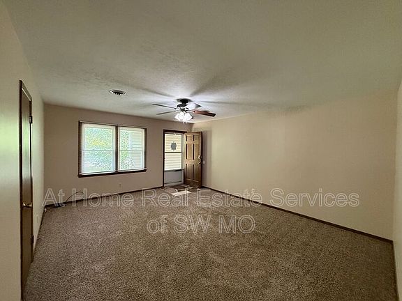 4th image of 1920 Bellerive Dr
