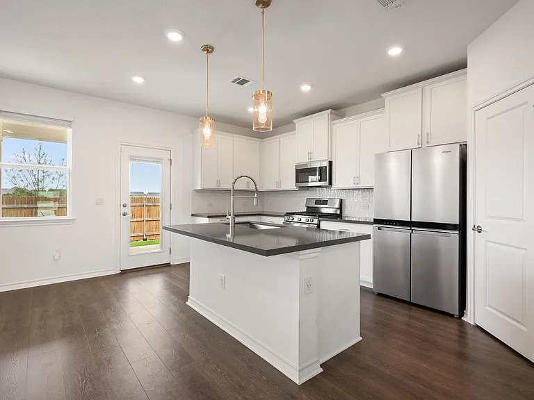 2902 Tavern Dr — Photo 9
