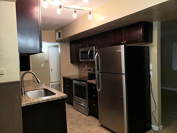 3rd image of 2815 E Campo Bello Dr