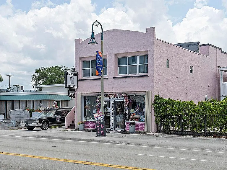 521 N Dixie Hwy — Photo 3