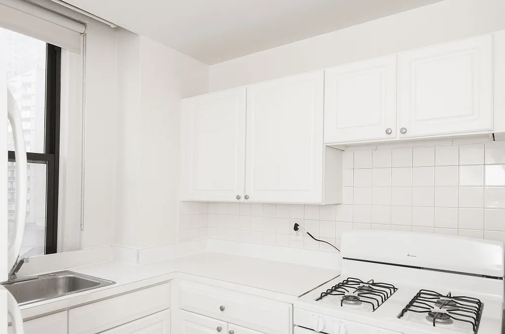 Midtown Apartments — Photo 3