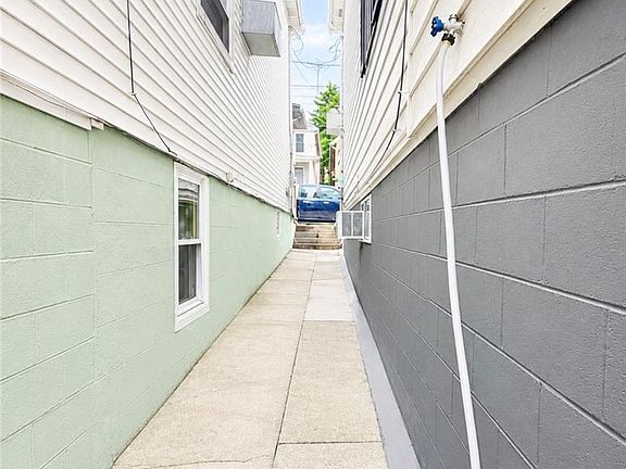 5th image of 322 E Fell St