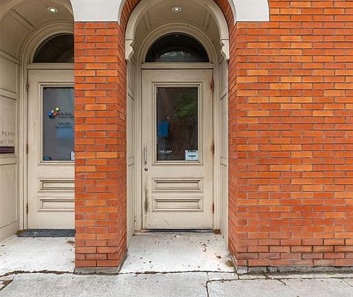 4th image of 138 King St W #203