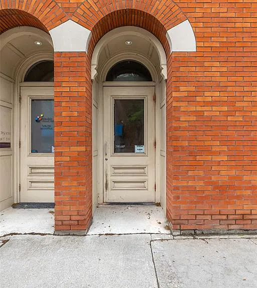 138 King St W #203 — Photo 4