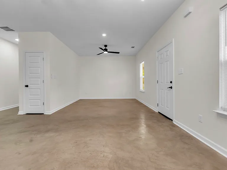 1370 Dow Pl — Photo 4