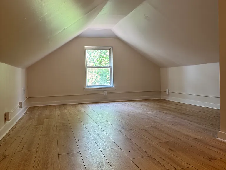 533 Morris Ave — Photo 19