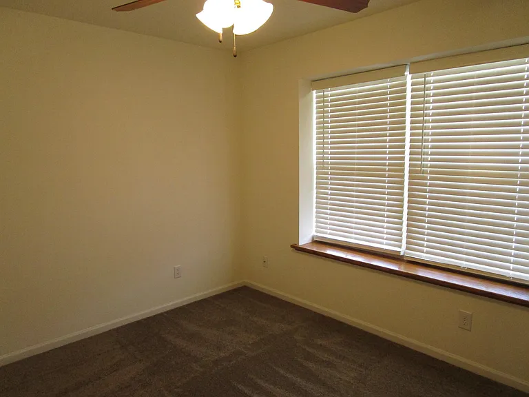1725 Louise Cir — Photo 18
