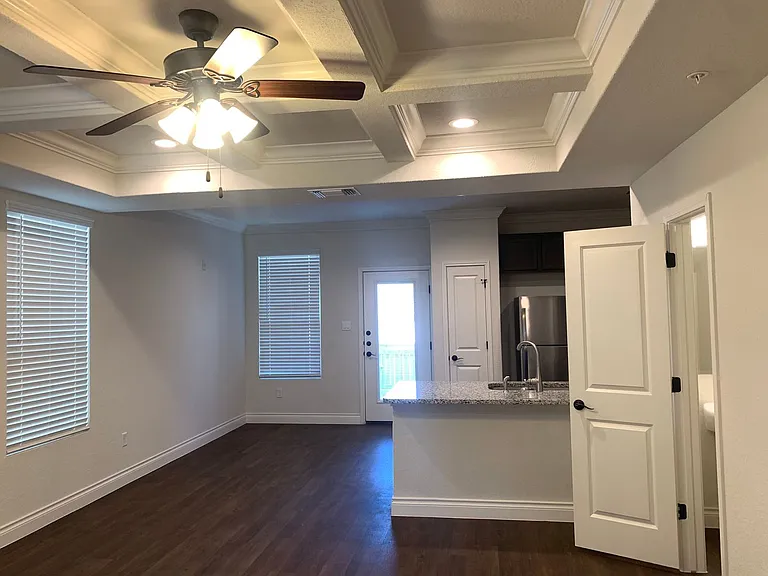 320 Untermaier St — Photo 5