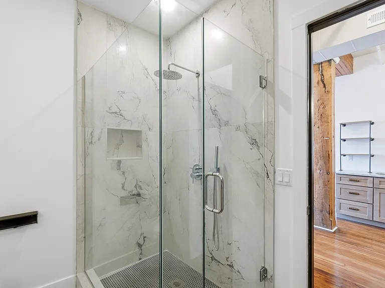 907 Main St #10 — Photo 21