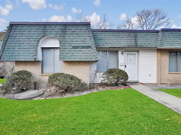 468 Daryl Drive, Medford, NY 11763