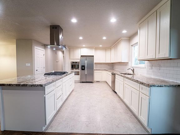 3rd image of 628 E 19th St
