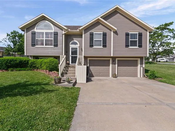 1700 Debrah Dr, Kearney, MO 64060