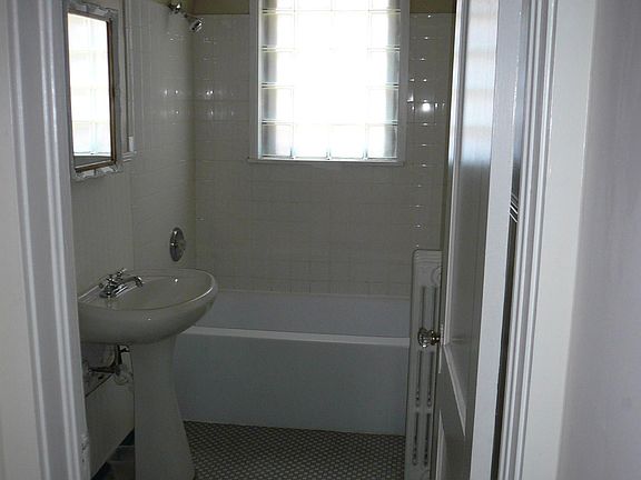 Bathroom in 311 Grandin