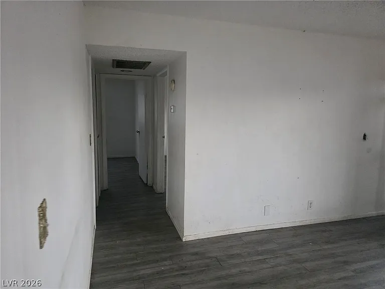 595 S Royal Crest Cir #18 — Photo 6