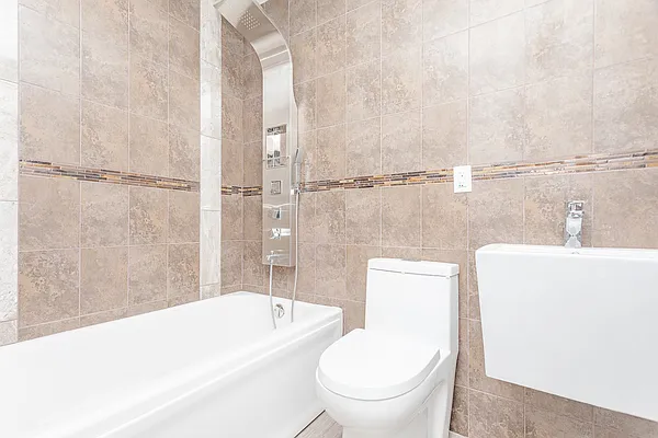 Rented by The InHouse Group | media 42