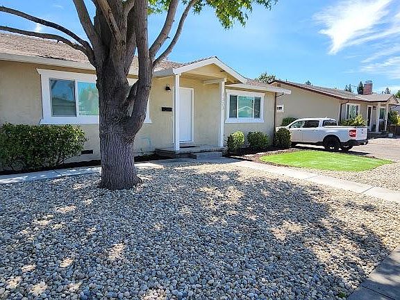 Beautiful Liquid Amber tree provides nice shade at the front of the unit.