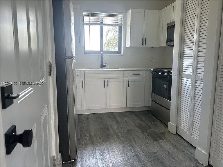 3417 NW 22nd Ave #12 — Photo 3