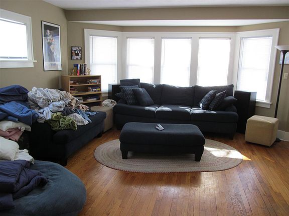4th image of 925 E Lasalle Ave