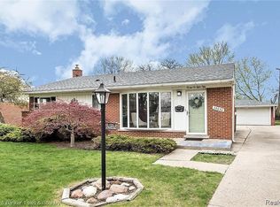 26850 Constance St, Dearborn Heights, MI 48127