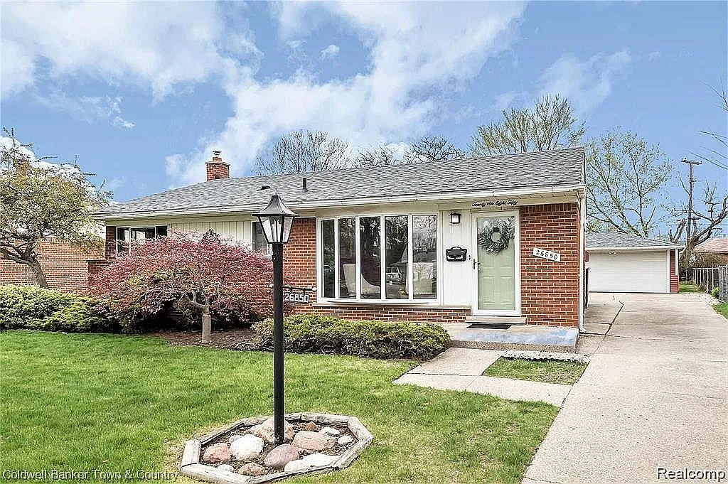 26850 Constance St photo 1