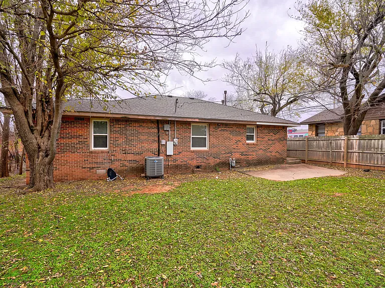 2845 Cambridge Ct — Photo 44