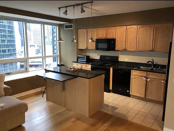 3rd image of 512 N McClurg Ct APT 1007
