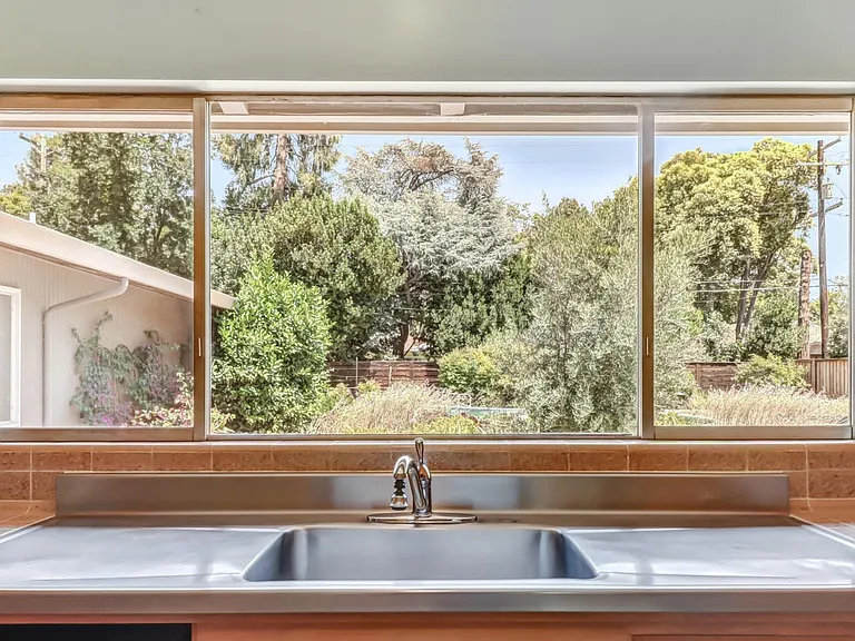 736 Elmwood Dr — Photo 3