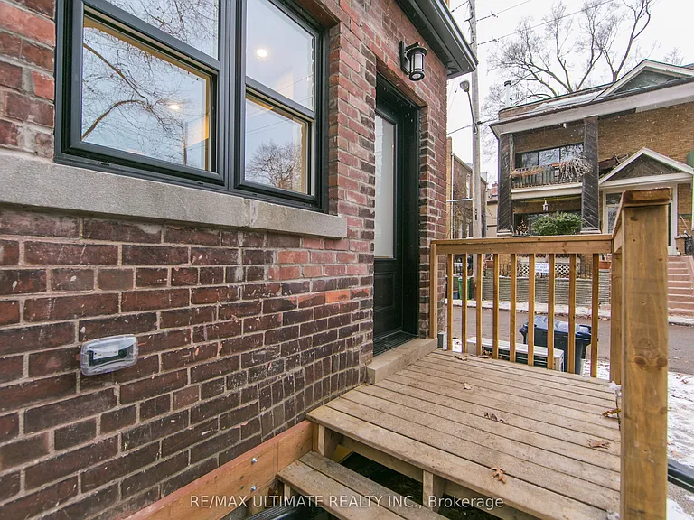 19 Fernwood Park Ave #MAIN — Photo 2