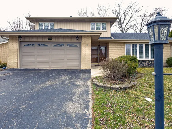 10460 Winter Park Dr, Palos Hills, IL 60465