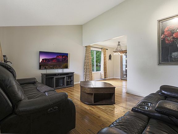 3rd image of 873 Lakeside Dr