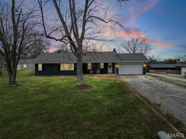 2713 Ridge Dr, High Ridge, MO 63049