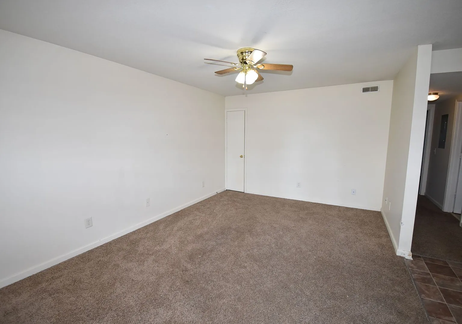 Robb Avenue-636 — Photo 2