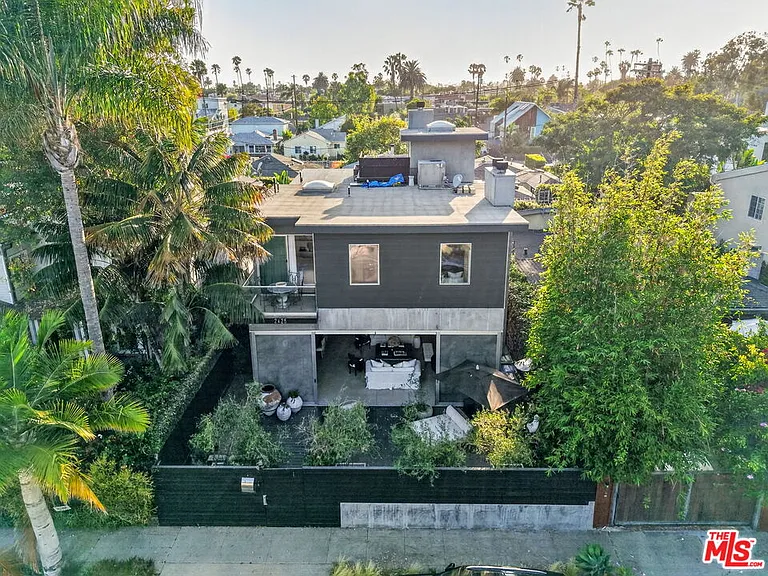 2425 Clement Ave — Photo 52