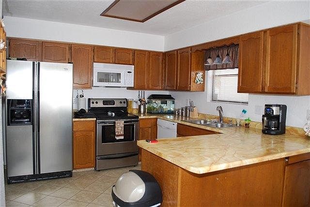 2nd image of 1911 Dewey Ct