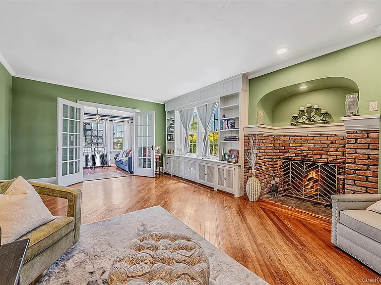 53 Mowbray Ave — Photo 8