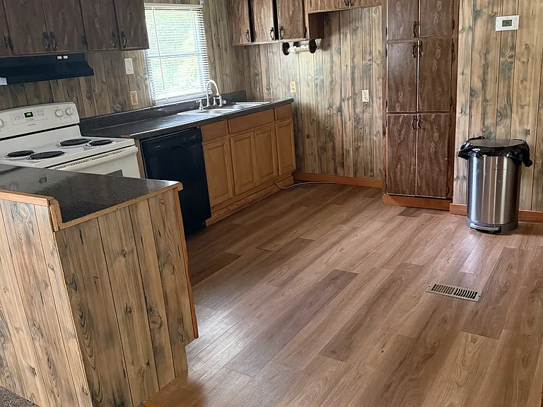 608 Dillard Dr — Photo 6