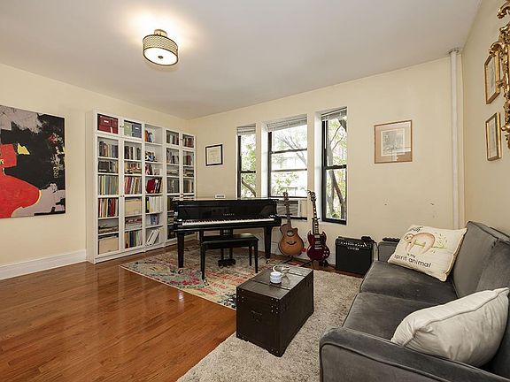 3rd image of 5 Pinehurst Ave APT 3B