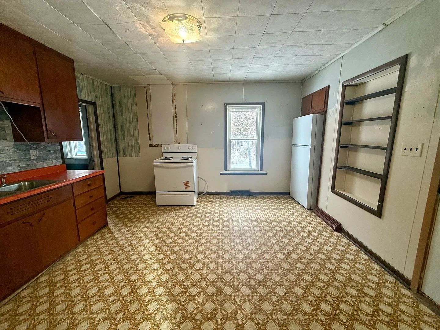 3 Bed 1 Bath Single Family Home in White Lake — Photo 2