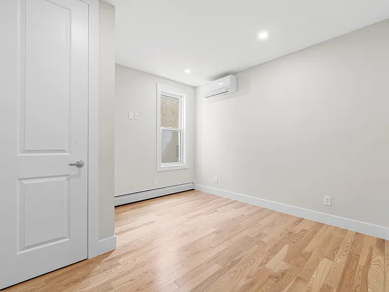 32-03 35th Ave #A — Photo 2